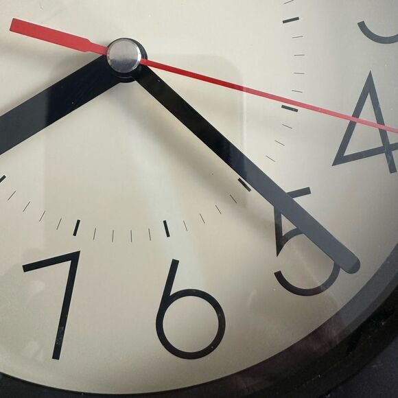 Retired Howard Miller Maxim Table Clock Black & Silver Works! - Picture 8 of 13